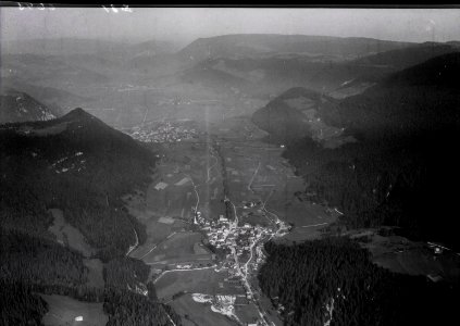 ETH-BIB-Buttes, Fleurier, Val de Travers v. S. W. aus 1200 m-Inlandflüge-LBS MH01-006648