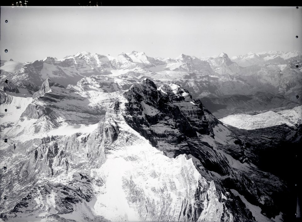 ETH-BIB-Bös, Fulen, Eggstock, Glarneralpen v. N. O. aus 3000 m-Inlandflüge-LBS MH01-007803