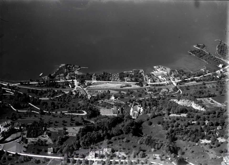 ETH-BIB-Bäch, Zürichsee aus 300 m-Inlandflüge-LBS MH01-001681
