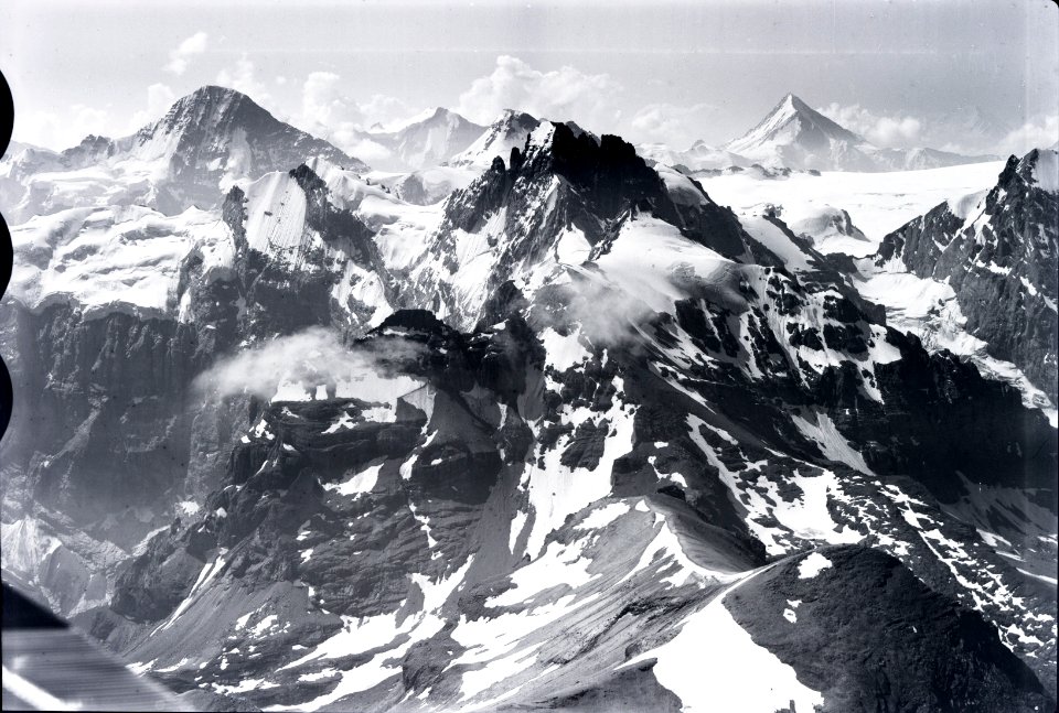 ETH-BIB-Bütlasse, Gspaltenhorn, Breithorn, Bietschhorn aus 3200 m-Inlandflüge-LBS MH01-005736