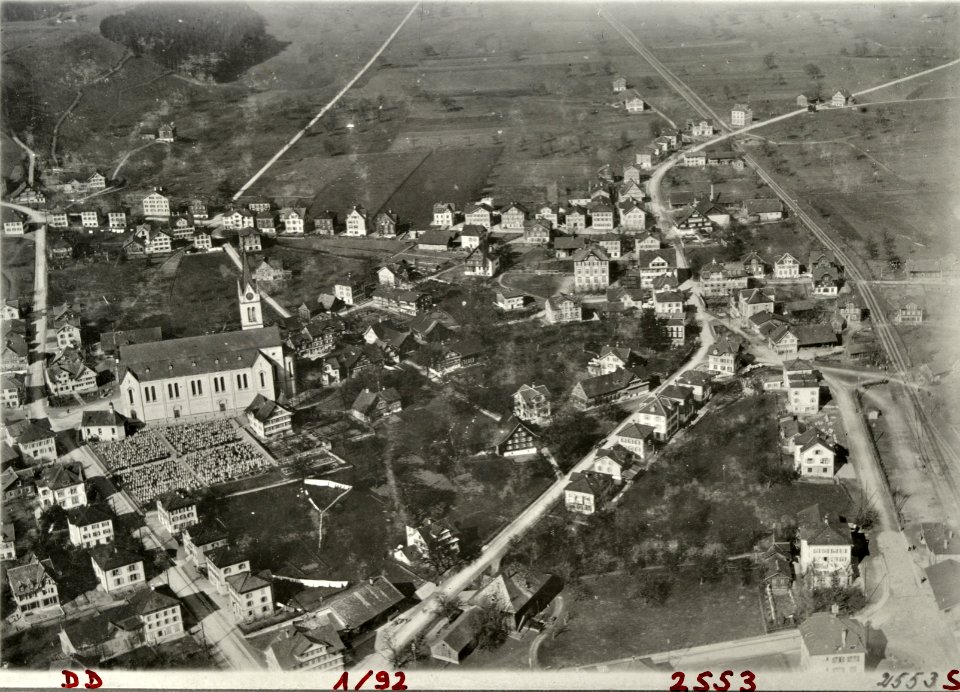 ETH-BIB-Bütschwil v. S. aus 150 m-Inlandflüge-LBS MH01-002553