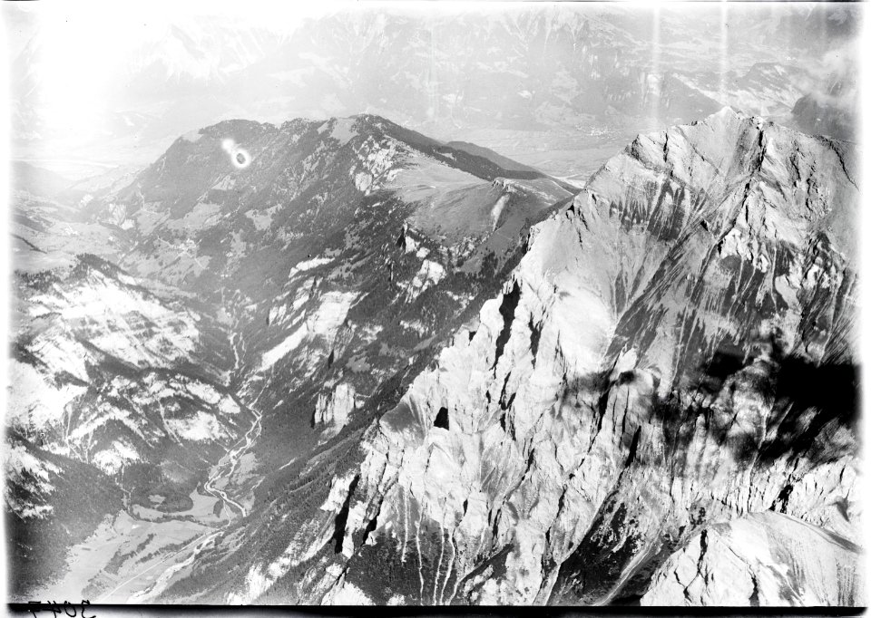 ETH-BIB-Calanda, Taminatal, Pizalun, St. Margretenberg, Calfeisental, Rhein v. S. aus 3000 m-Inlandflüge-LBS MH01-003047