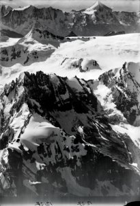 ETH-BIB-Bütlasse, Gspaltenhorn, Tschingelhorn, Bietschhorn v. N. aus 5000 m-Inlandflüge-LBS MH01-001237