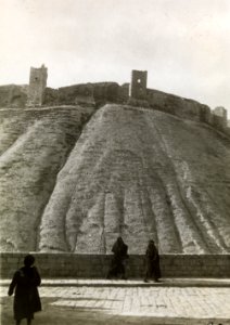 ETH-BIB-Castell in Aleppo-Persienflug 1924-1925-LBS MH02-02-0020-AL-FL