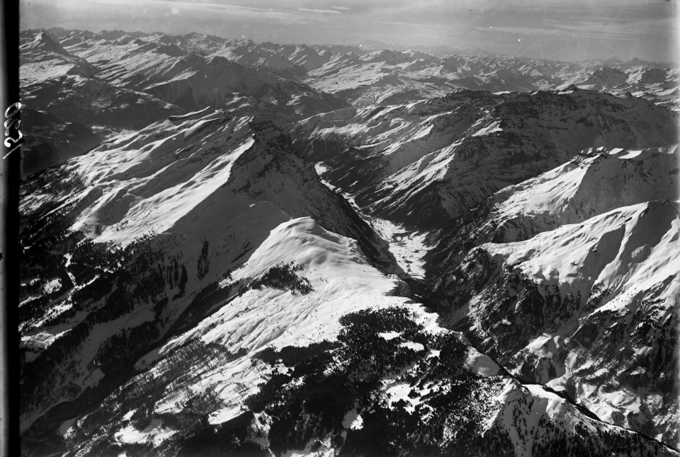 ETH-BIB-Calanda, Calfeisental, Ringelspitz, Drachenberg v. N. O. aus 3600 m-Inlandflüge-LBS MH01-001520
