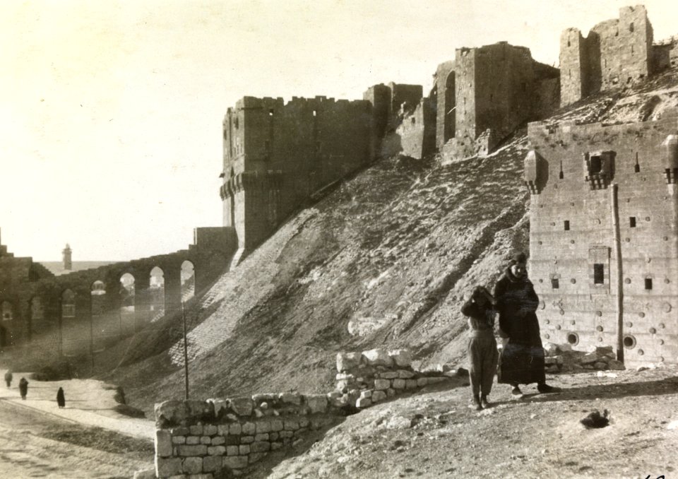 ETH-BIB-Castell in Aleppo-Persienflug 1924-1925-LBS MH02-02-0019-AL-FL