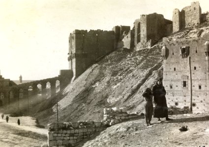 ETH-BIB-Castell in Aleppo-Persienflug 1924-1925-LBS MH02-02-0019-AL-FL
