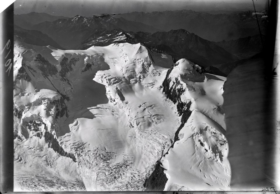 ETH-BIB-Castor, Pollux, Zwillingsgletscher v. N. aus 5000 m-Inlandflüge-LBS MH01-001019