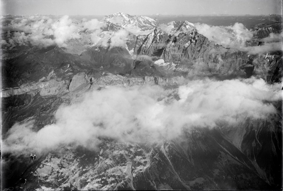 ETH-BIB-Chaiserstock, Gross Windgällen, Grosser Ruchen, Tödi v. N. aus 3000 m-Inlandflüge-LBS MH01-003949