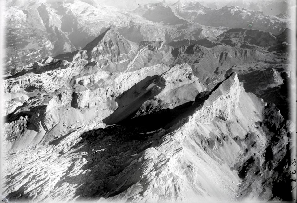 ETH-BIB-Chaiserstock, Blümberg, Wasserberg, Furst v, W, aus 3000 m-Inlandflüge-LBS MH01-002387