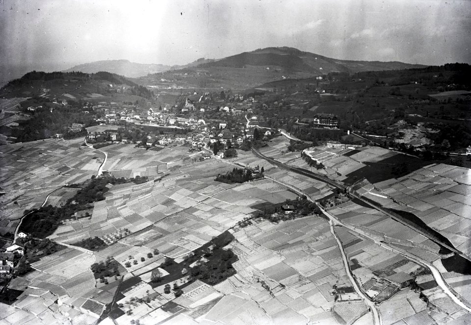 ETH-BIB-Chexbres, Tour de Gourze v. S. O. aus 600 m-Inlandflüge-LBS MH01-005982