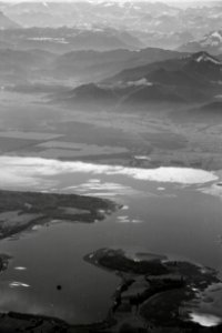 ETH-BIB-Chiemsee, dahinter die Alpen-Weitere-LBS MH02-33-0037