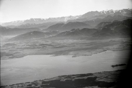 ETH-BIB-Chiemsee, dahinter die Alpen-Weitere-LBS MH02-33-0033
