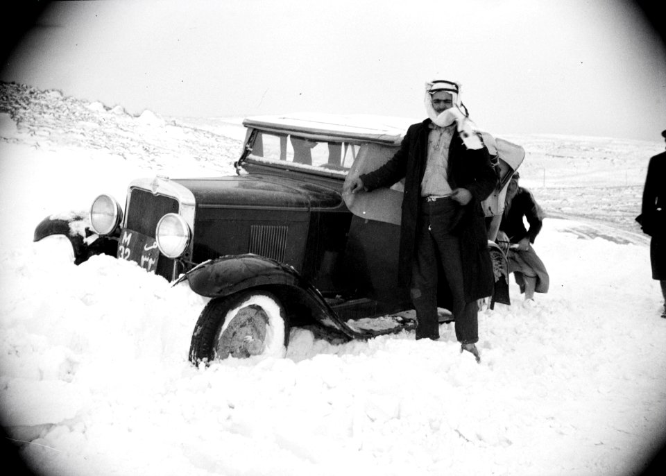 ETH-BIB-Chevrolet im Schnee-Abessinienflug 1934-LBS MH02-22-0054