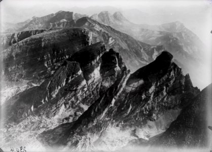 ETH-BIB-Churfirsten von Westen, Zuestoll, Chäserrugg, Alvier, Schesaplana v. N. W. aus 2400 m-Inlandflüge-LBS MH01-002304