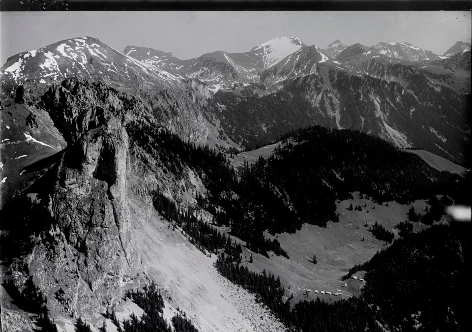 ETH-BIB-Chueboden, Schafberg, Kaiseregg, Schafarnisch v. S. W. aus 2000 m-Inlandflüge-LBS MH01-004552