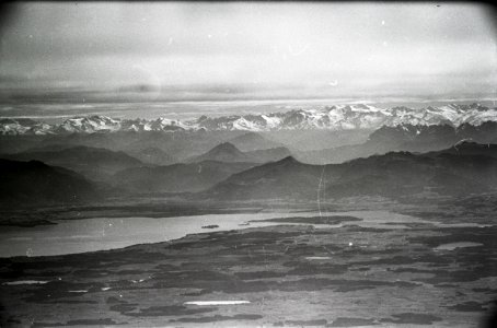 ETH-BIB-Chiemsee, dahinter die Alpen-Weitere-LBS MH02-31-0032