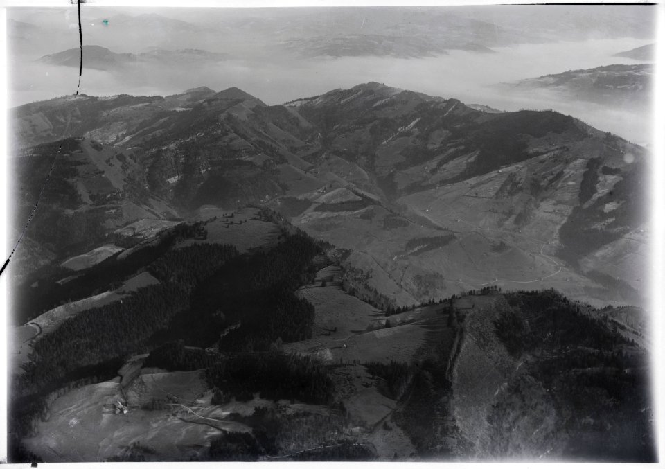 ETH-BIB-Chrüzegg, Hintergoldingen, Toggenburg v. W. aus 2000 m-Inlandflüge-LBS MH01-002501