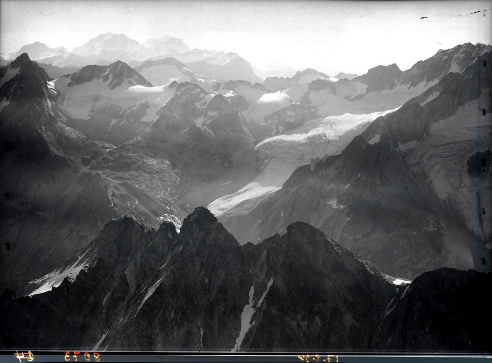 ETH-BIB-Cima dal Cantun, Passo Vazzedo, Bernina, Piz Roseg v. W.-Inlandflüge-LBS MH01-008073