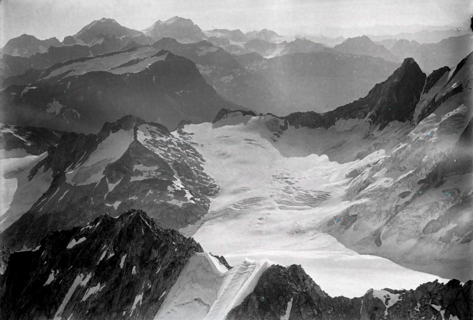 ETH-BIB-Cima di Vazzeda, Berninagletscher, Fornogletscher v. W. aus 3600 m-Inlandflüge-LBS MH01-003776