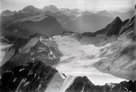 ETH-BIB-Cima di Vazzeda, Berninagletscher, Fornogletscher v. W. aus 3600 m-Inlandflüge-LBS MH01-003776