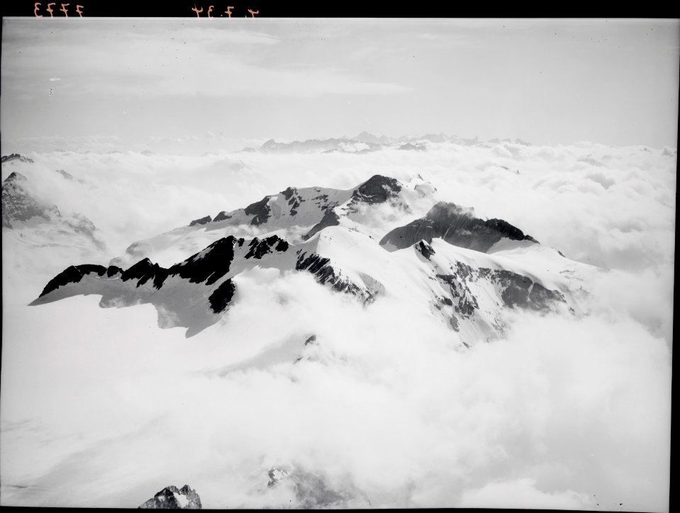 ETH-BIB-Claridengletscher, Claridenstock, Schärhorn, Berneralpen v. N. O. aus 4000 m-Inlandflüge-LBS MH01-007773