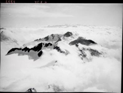 ETH-BIB-Claridengletscher, Claridenstock, Schärhorn, Berneralpen v. N. O. aus 4000 m-Inlandflüge-LBS MH01-007773