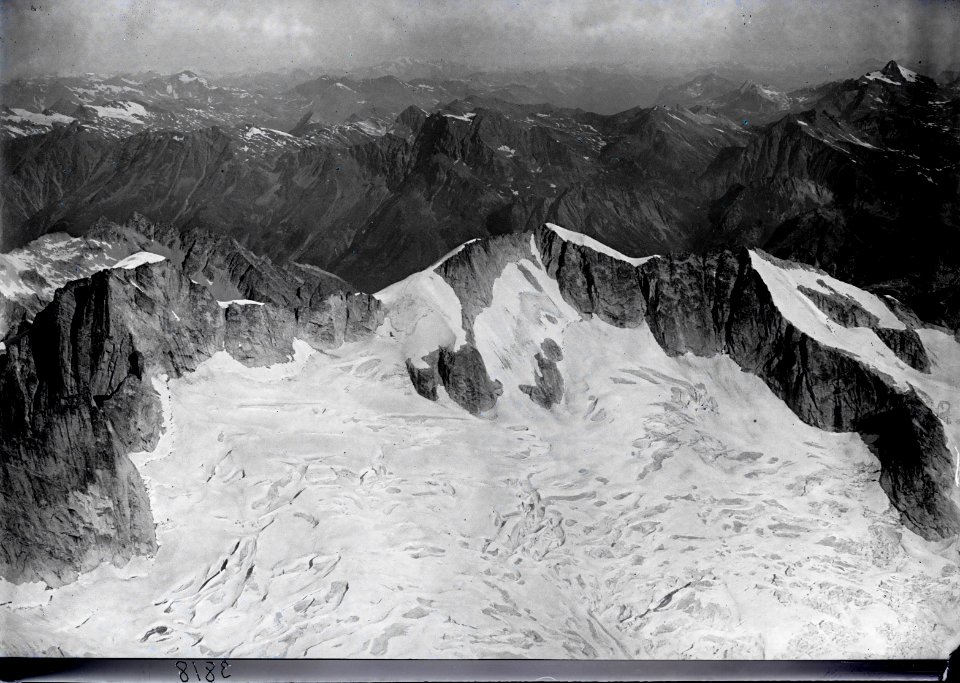 ETH-BIB-Cima di Castello, Cima dal Cantun, Bergell v. S. aus 3400 m-Inlandflüge-LBS MH01-003818