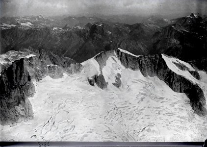 ETH-BIB-Cima di Castello, Cima dal Cantun, Bergell v. S. aus 3400 m-Inlandflüge-LBS MH01-003818