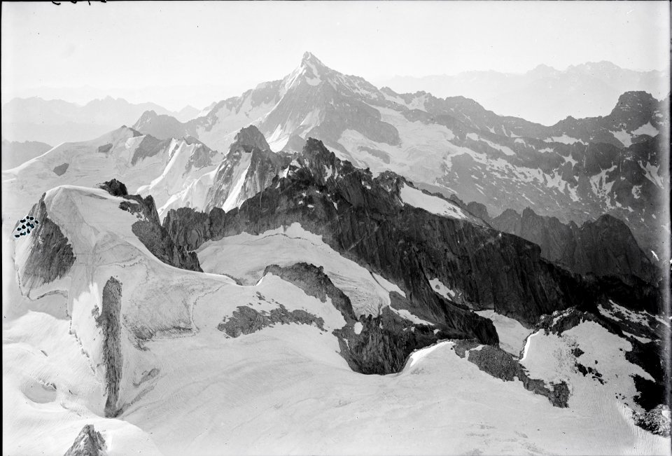 ETH-BIB-Cima di Castello, Monte Sissone, Monte Disgrazia v. W.-Inlandflüge-LBS MH01-003763