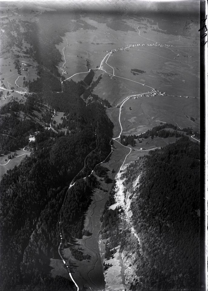 ETH-BIB-Col des Etroits, La Chaux, L'Auberson, En Noirvaux v. N. O. aus 1600 m-Inlandflüge-LBS MH01-006075