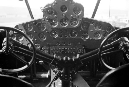 ETH-BIB-Cockpit der Curtiss AT-32C Condor, CH-170 in Dübendorf-Inlandflüge-LBS MH05-32-14