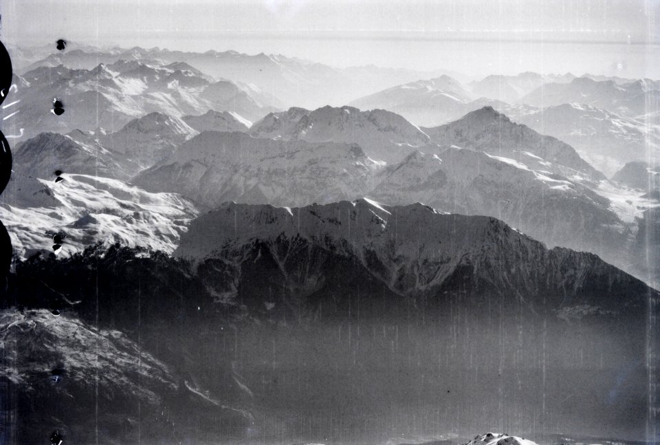 ETH-BIB-Col du Montgenèvre mit Briançontal nach Osten, Hintergrund Tal von Susa-Mittelmeerflug 1928-LBS MH02-05-0113