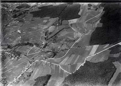 ETH-BIB-Corcelles, Le Villaret v. N. O. aus 1000 m-Inlandflüge-LBS MH01-005307