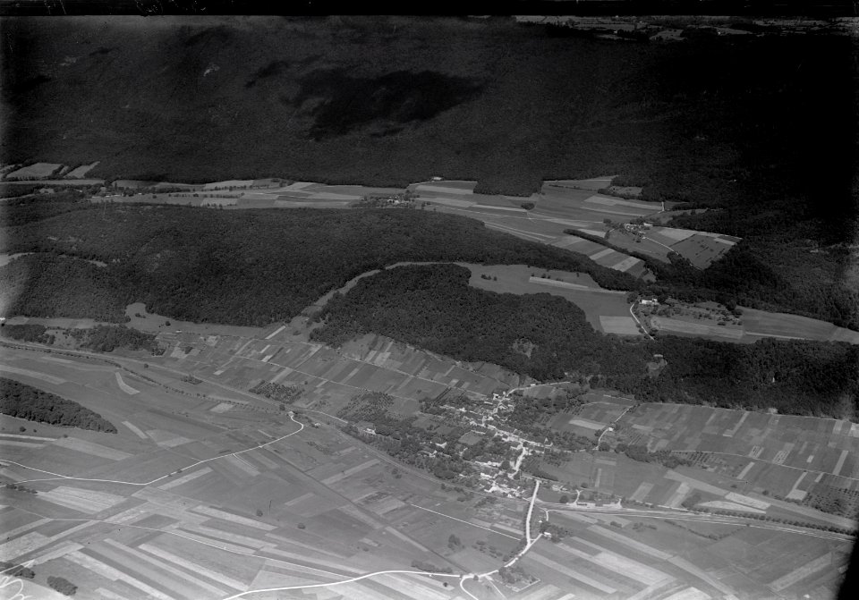 ETH-BIB-Cornaux, Frochaux, Le Maley v. O. aus 1100 m-Inlandflüge-LBS MH01-005263