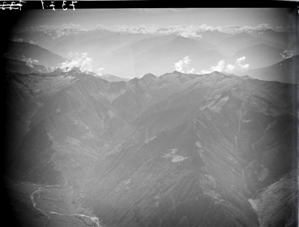 ETH-BIB-Corno di Gesero, Laghetto d'Orbello, Laura und Roveredo, Blickrichtung Ost-Süd-Ost (ESE)-Inlandflüge-LBS MH01-007371