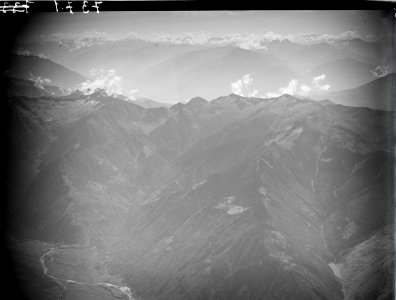 ETH-BIB-Corno di Gesero, Laghetto d'Orbello, Laura und Roveredo, Blickrichtung Ost-Süd-Ost (ESE)-Inlandflüge-LBS MH01-007371