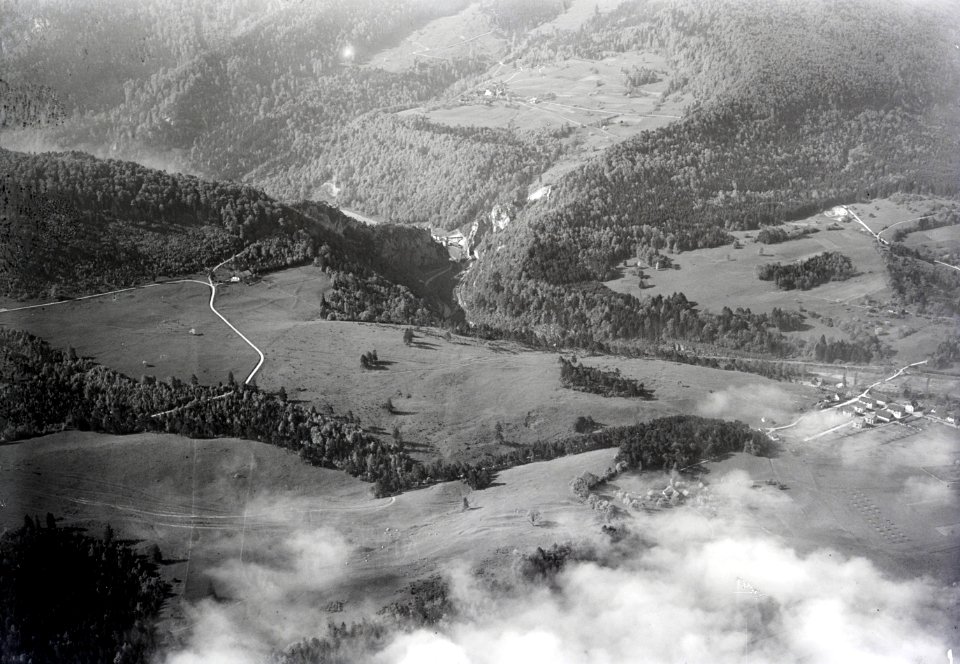 ETH-BIB-Courrendlin, Choindez, Klus v. N. O. aus 900 m-Inlandflüge-LBS MH01-006034