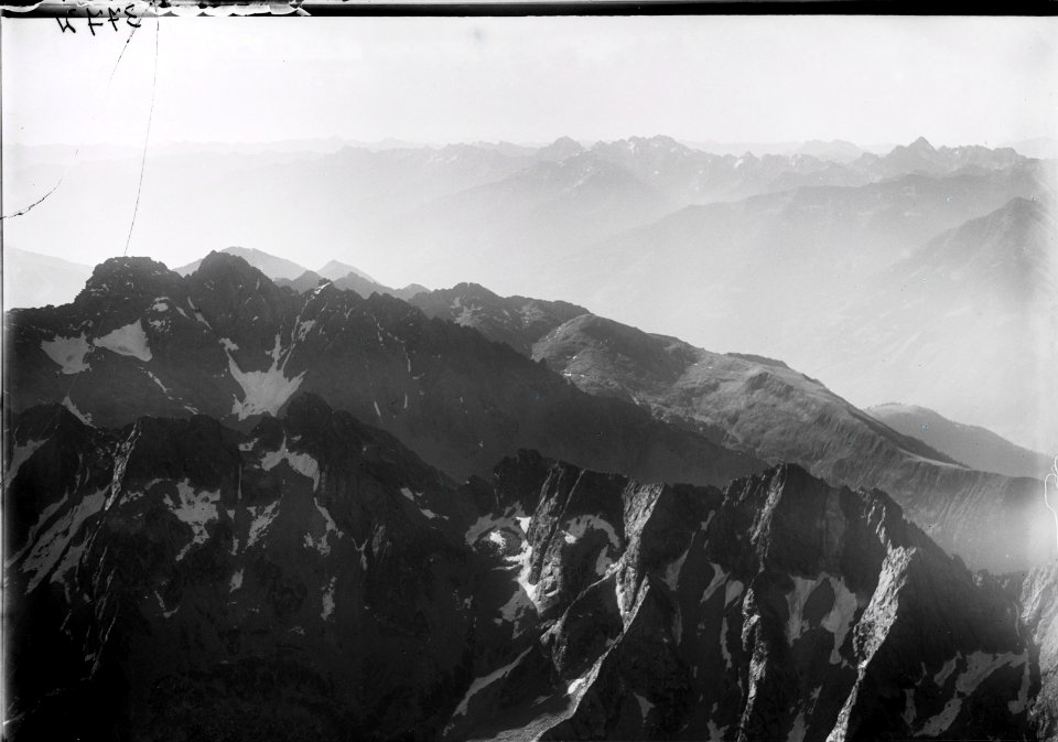 ETH-BIB-Corni Bruciati, Veltlin v. N. W. aus 3400 m-Inlandflüge-LBS MH01-003772