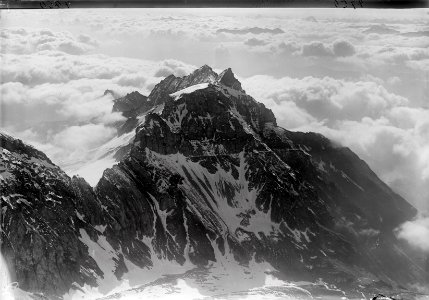 ETH-BIB-Crap Grond, Cavistrau, Puntaiglas Gletscher, Brigelshörner v. W. aus 3500 m-Inlandflüge-LBS MH01-004750