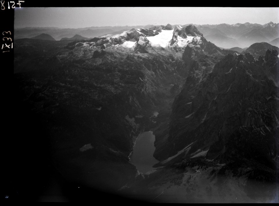 ETH-BIB-Dachstein mit Hallstätter Gletscher und Gosausee, Anflug von Norden-Inlandflüge-LBS MH01-007518