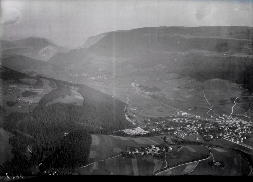 ETH-BIB-Couvet, Val de Travers v. W. aus 1500 m-Inlandflüge-LBS MH01-006663