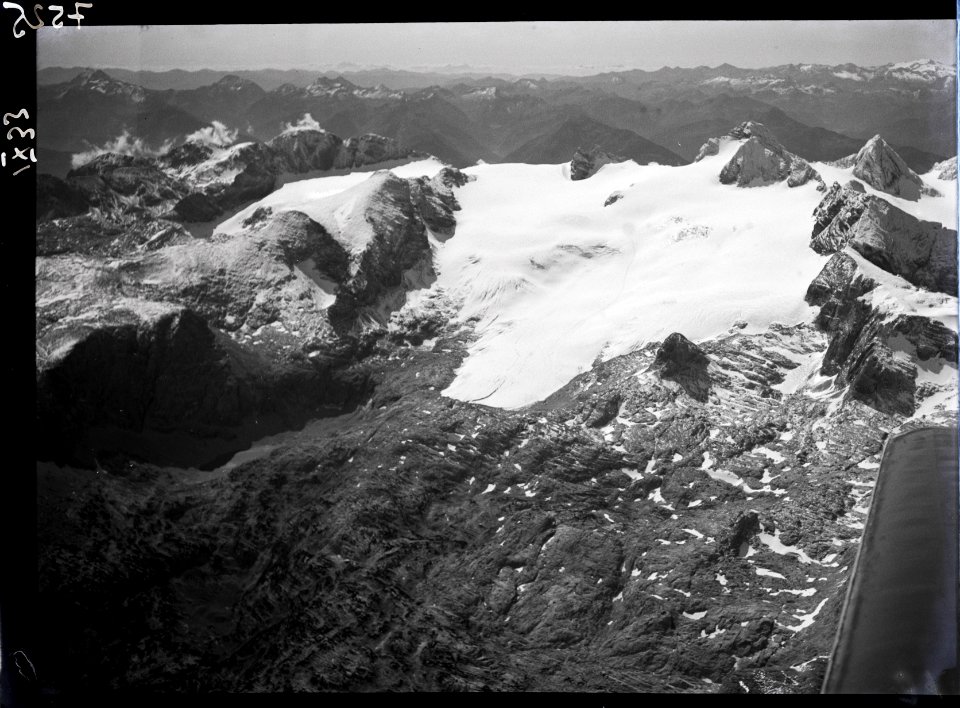 ETH-BIB-Dachstein mit Hallstätter Gletscher, Anflug von Norden-Inlandflüge-LBS MH01-007525
