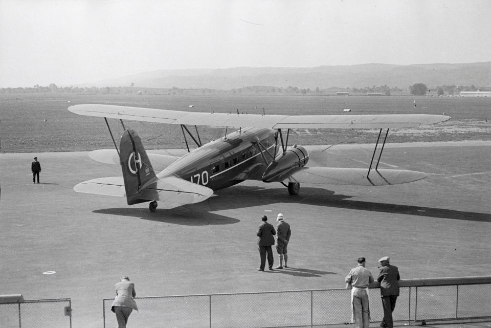 ETH-BIB-Curtiss AT-32C Condor, CH-170 am Boden in Dübendorf-Inlandflüge-LBS MH05-32-01