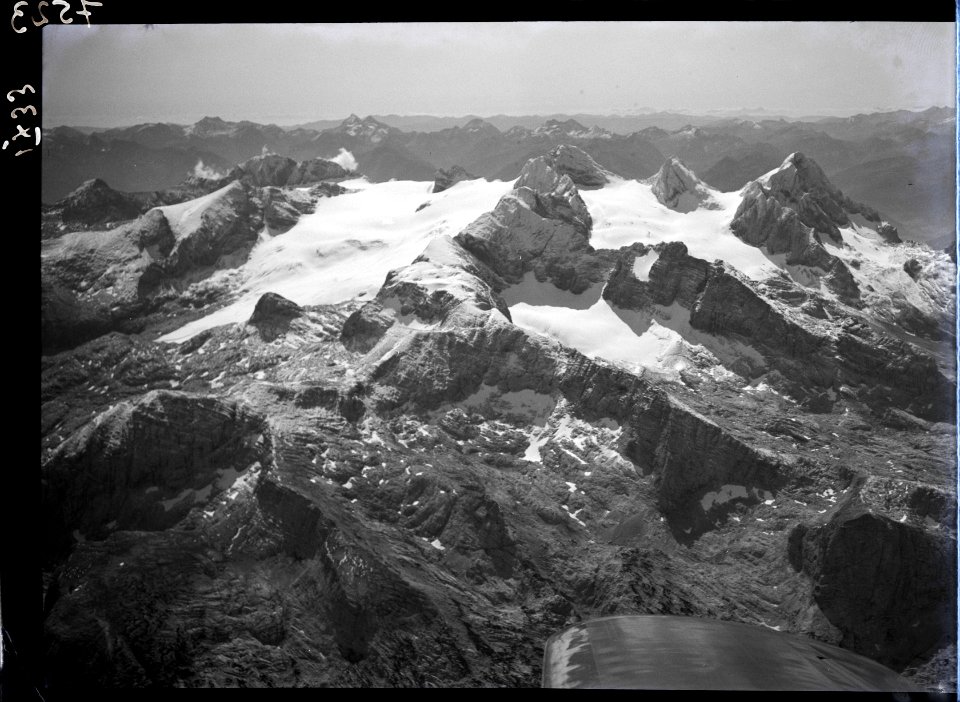 ETH-BIB-Dachstein mit Hallstätter Gletscher, Anflug von Norden-Inlandflüge-LBS MH01-007523