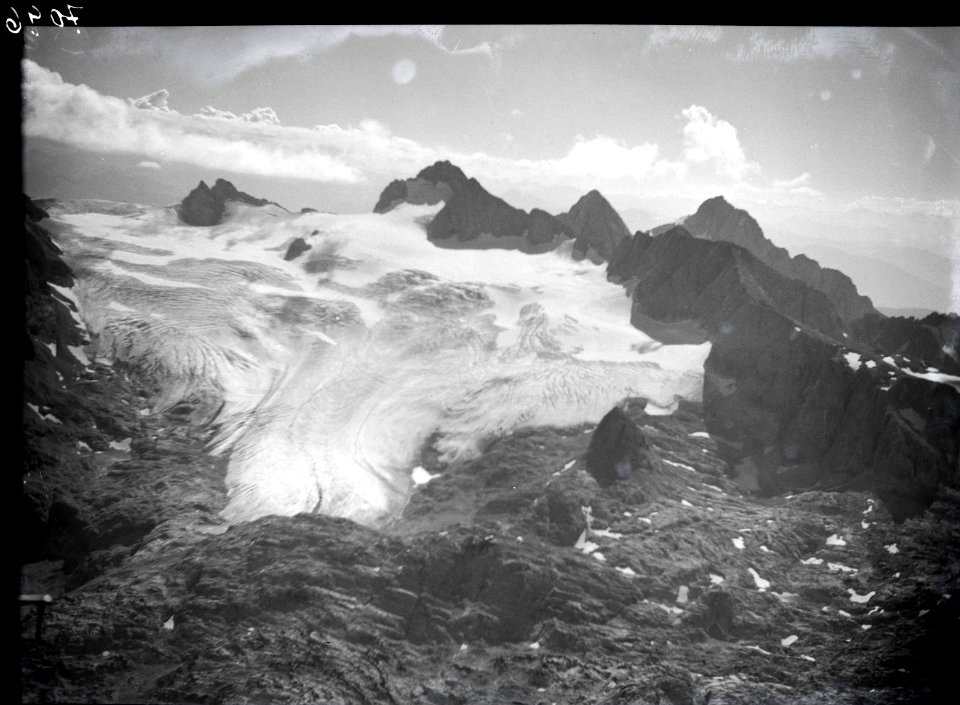 ETH-BIB-Dachsteinstock mit Hallstättergletscher v. Nordosten-Inlandflüge-LBS MH01-007096