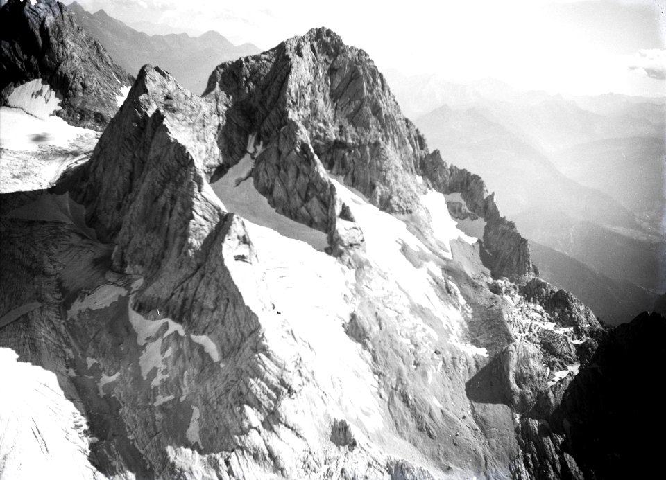 ETH-BIB-Dachsteinstock, Torstein v. Norden-Inlandflüge-LBS MH01-007102 (cropped)