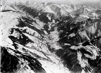 ETH-BIB-Das obere Rhonetal, links oben das Goms, Blick von Brig ins Oberwallis aus 3900 m-Inlandflüge-LBS MH01-000377-02