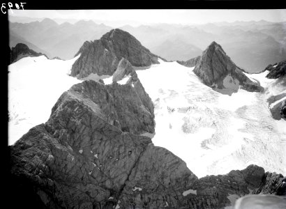 ETH-BIB-Dachsteinstock mit Hallstättergletscher-Inlandflüge-LBS MH01-007093