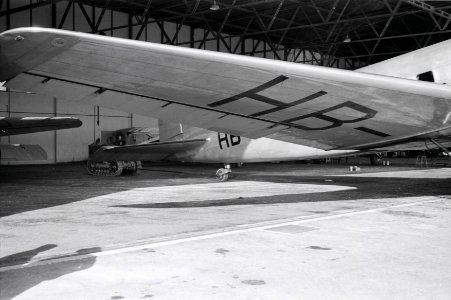 ETH-BIB-DC-2 in Hangar-Inlandflüge-LBS MH05-36-08